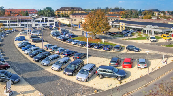 Ernst Auto Parkplatz